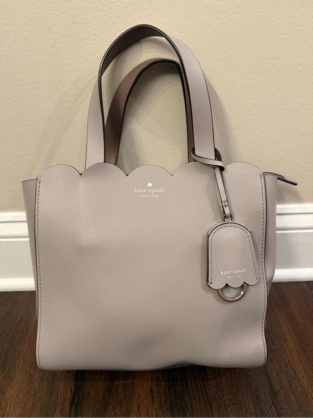 kate spade Mina Scalloped Leather Tote Bag EUC